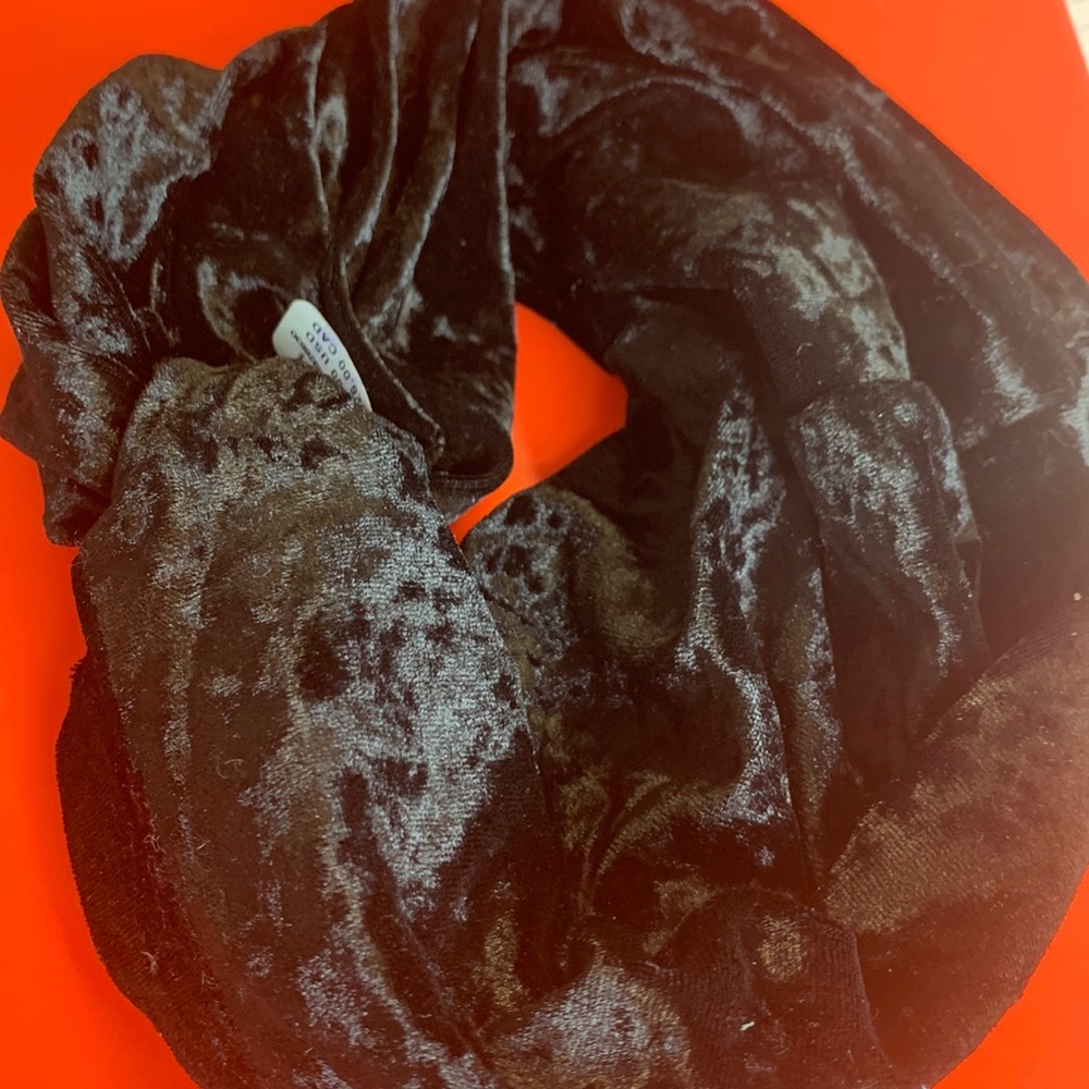Anthropologie black velvet turban